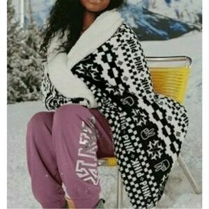 ✌️Victoria’s‎ Secret PINK Sherpa Blanket / Fair Isle / Peace / Logo 2021 limited